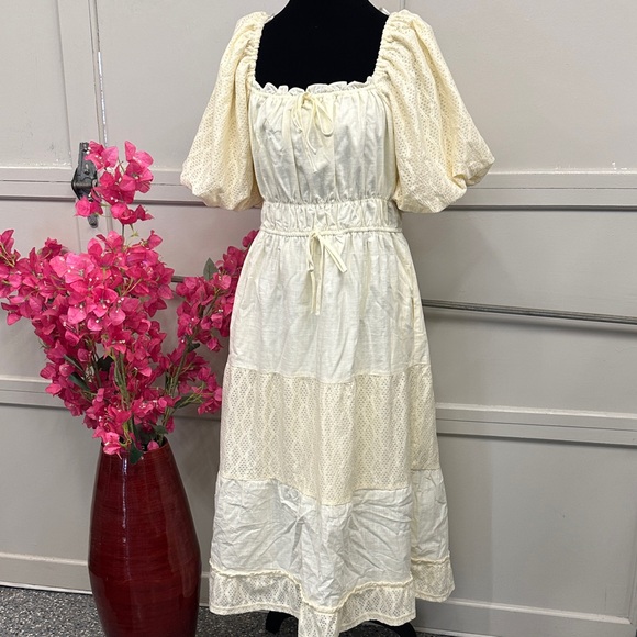 Dresses & Skirts - Elegant Cream Lace Dress